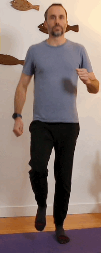 footing sur place - échauffement des cuisses footing sur place - échauffement des cuisses